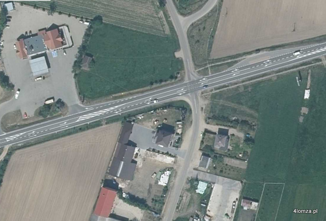 Skrzyżowanie drogi krajowej nr 61 w Chojnach Młodych. (fot. geoportal.gov.pl)
