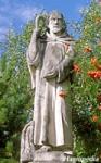 Święty Goban (+670)

Goban urodził się w Irlandii. Był uczniem św. Furseya. Podążył za nim do Suffolk w Anglii, gdzie został mnichem benedyktyńskim. Póżniej wybrał się razem ze św. Ultanem do Francji. Został pustelnikiem  w lesie położonym w pobliżu Premontre we Francji przy rzece Oise, nazwanym obecnie Saint- Gobain. Tam został zamordowany przez bandytów.