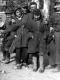 BAT. GUSTAW OS Juliusz STARE MIASTO 1944 osoby na zdjęciu zidentyfikowane autor nieznany