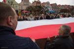 Foto: Flaga biało-czerwona na Starym Rynku
