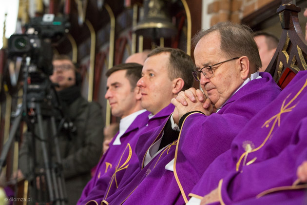 Uroczystości pogrzebowe bpa Stanisława Stefanka w łomżyńskiej katedrze