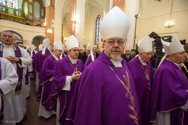 Uroczystości pogrzebowe bpa Stanisława Stefanka w łomżyńskiej katedrze
