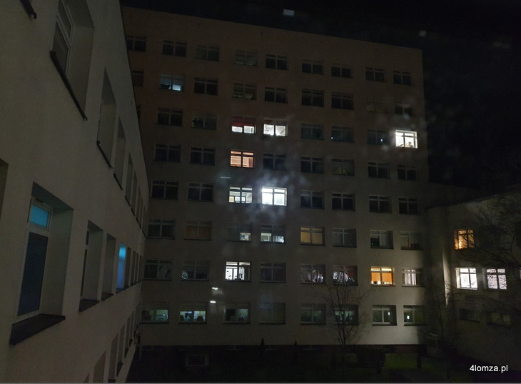 Tak nocą wyglądał szpital w Łomży. 