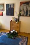 Foto: Urna z prochami Henryka Gały na komodzie w domu w Drozdowie