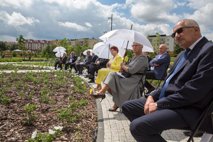 Radni Miejscy na uroczystej sesji Rady Miasta Łomża w Parku Jana Pawła II