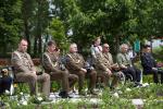 Foto: Przedstawiciele służb mundurowych na uroczystej sesji Rady Miasta Łomża w Parku Jana Pawła II