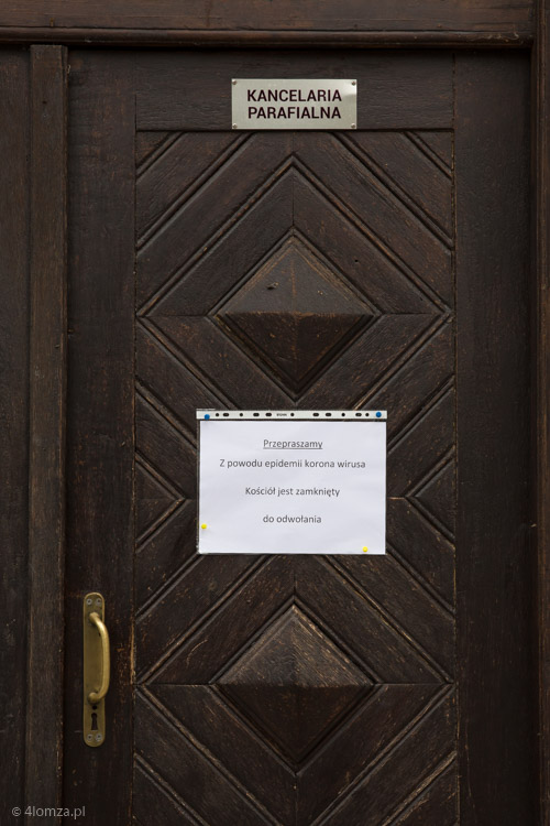 Zamknięte drzwi do kościoła Ojców Kapucynów
