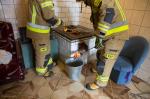 Foto: Strażacy wygaszają kuchnię