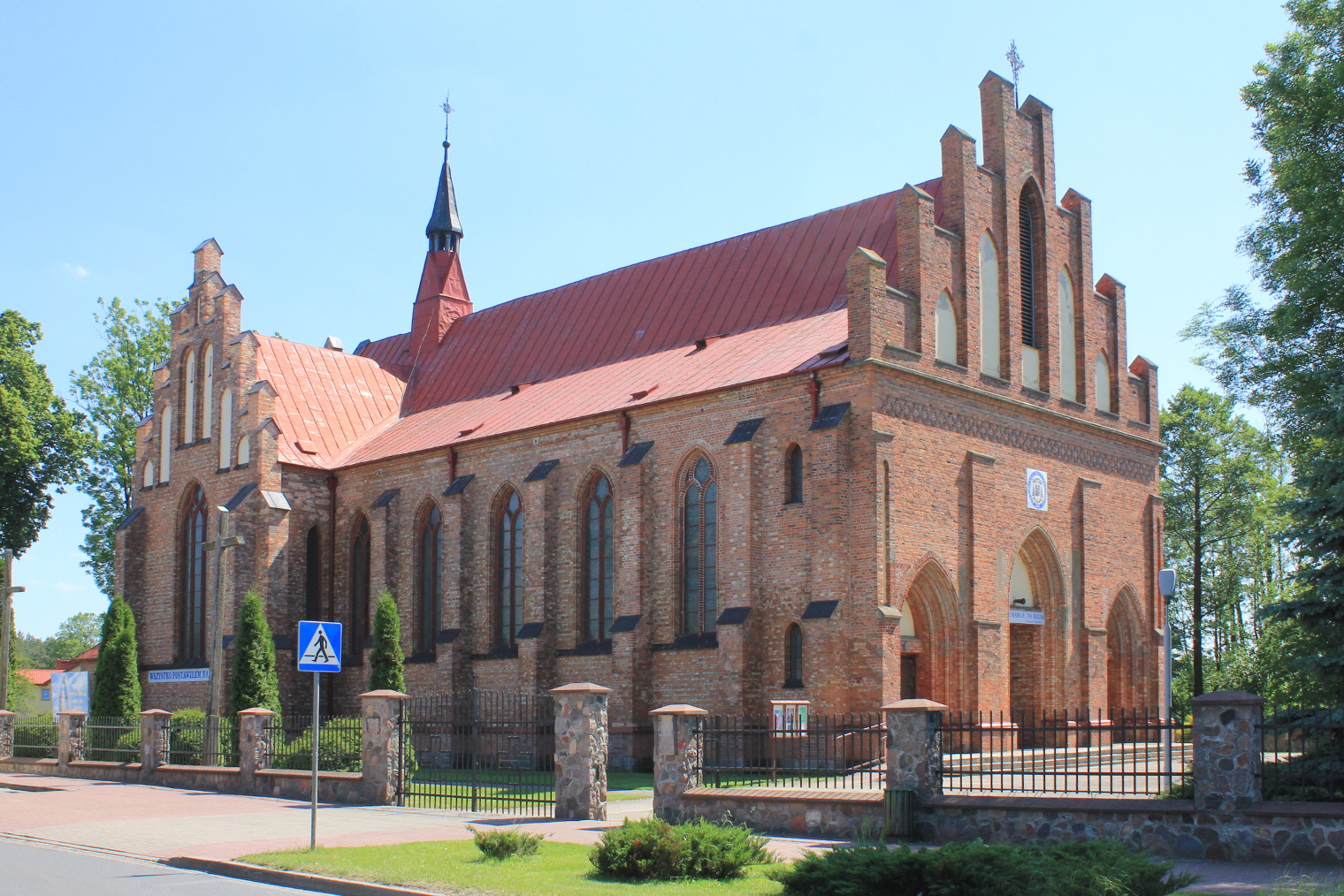 Kościół w Zuzeli, fot. Robert Wielgórski (https://pl.wikipedia.org/wiki/wiki/Plik:Zuzela_kościół.JPG)
