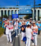 Foto: Pielęgniarki i położne z Łomży protestują w War...