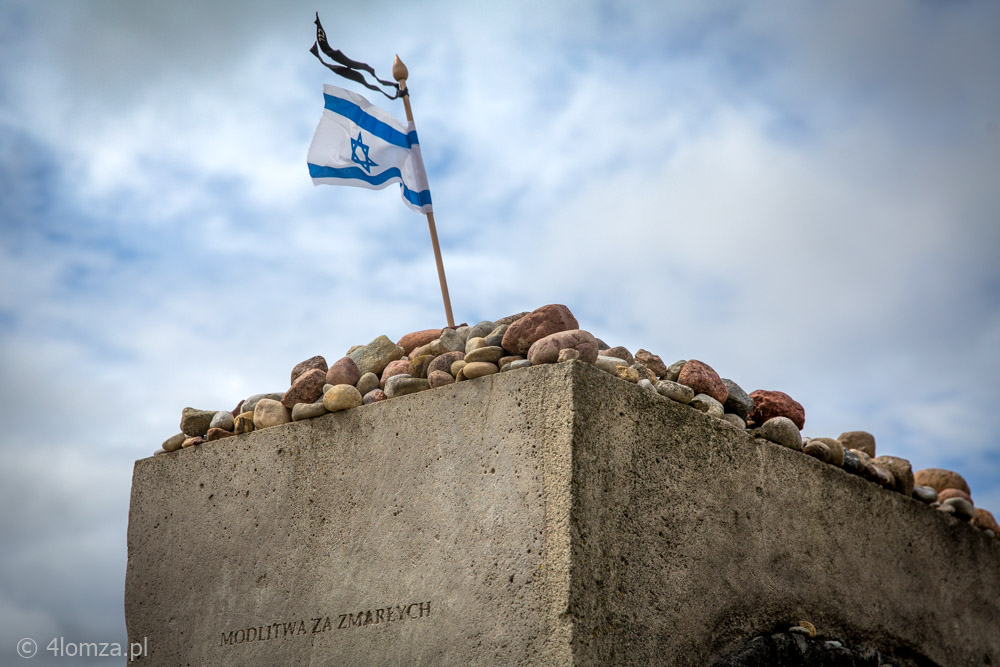 Pomnik pomordowanych żydów w Jedwabnem