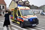 Foto: Stawiski. Nowy ambulans pogotowia