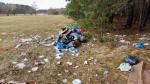 Foto: Sterta śmieci po żołnierzach WP nad Narwią