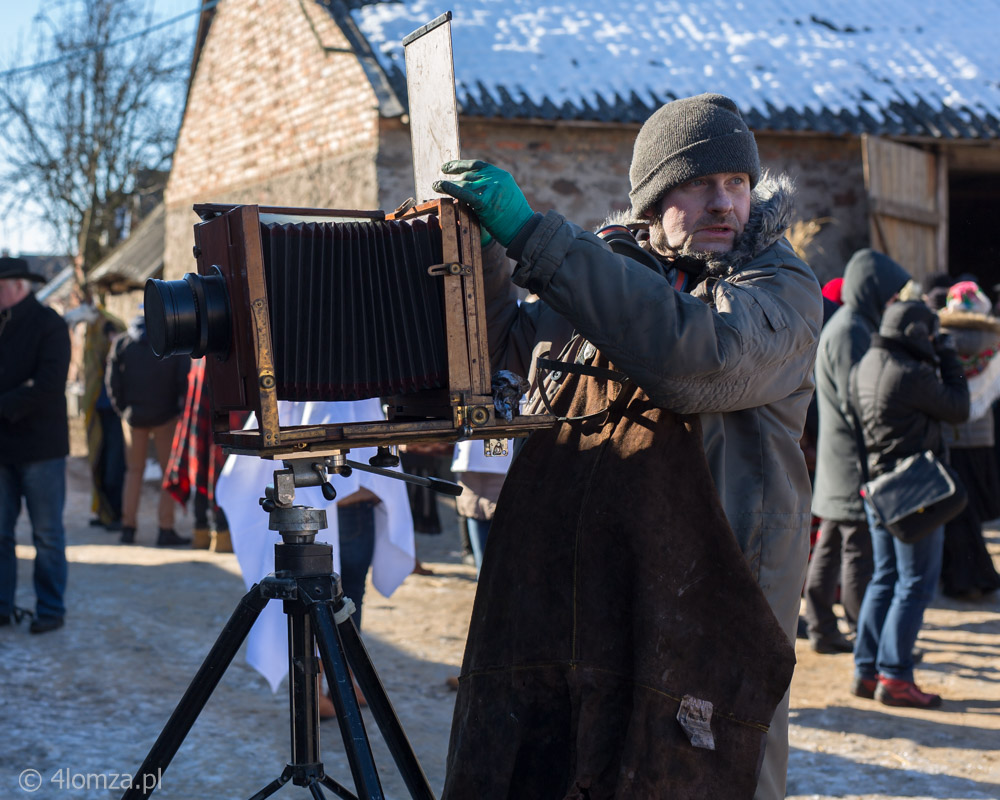 Andrzej Górski fotograf pracujący w technice mokrego kolodionu podczas Zapustów Radziłowskich 17.02.2015