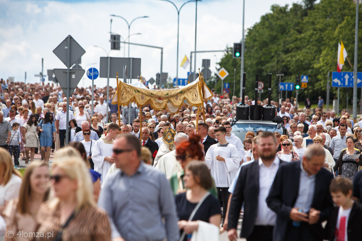 Procesja Bożego Ciała w Parafii Krzyża Świętego w Łomży