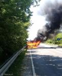 Foto: Przez pożar samochodu zablokowana droga za most...