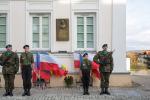 Foto: Tablica poświęcona Józefowi Piłsudskiemu na umieszczona Domku Pastora w Łomży