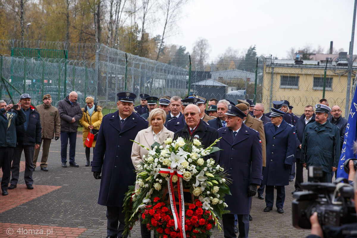 Na pierwszym planie: dr Bożena Koszel-Pleskaczuk z IPN-u oraz Prezes Zarządu Ogólnopolskiego Stowarzyszenia Internowanych w Obozach Wojskowych Józef Godlewski