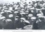 Foto: Zgromadzenie Żydów na Zielonym Rynku przed hitlerowską akcją (Zb. Komitetu Żydowskiego w Stanach Zjednoczonych)