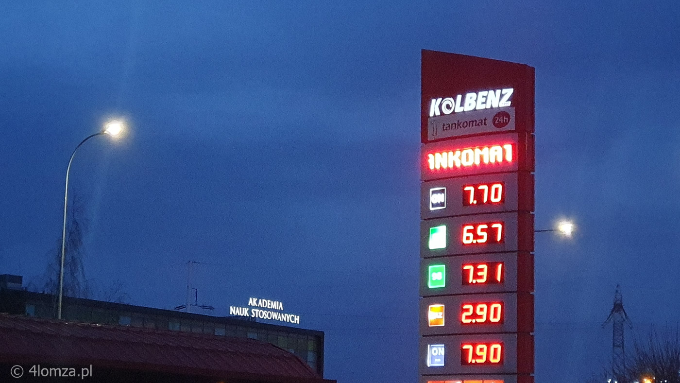 Dzisiejsze ceny paliw na jednej ze stacji w Łomży.
