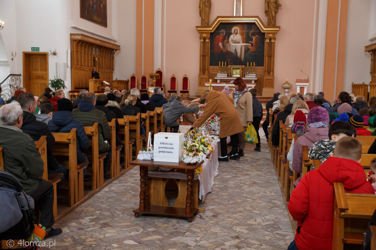 Święcenie pokarmów w kościele Bożego Ciała w Łomży