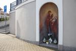 Foto: Fresk przed parafią Krzyża Świętego