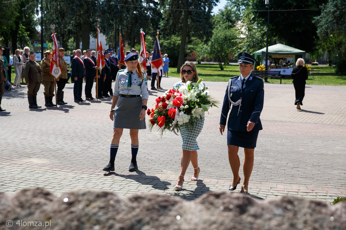 Drużynowa 21. drużyny harcerskiej harcmistrz Marzena Bagińska, dyrektor GOK-u w Jedwabnem Ewelina Żebrowska – Walczyk, komisarz Justyna Jankowska.