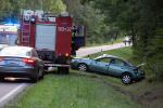 Foto: Auto wypadło z drogi i dachowało