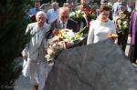 Foto: Dr hab. Krzysztof Sychowicz, radna powiatu łomżyńskiego Maria Dziekońska, historyk i działacz wolnościowy Jerzy Wnorowski